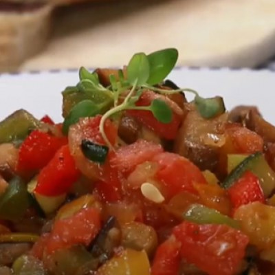 un plat de ratatouille