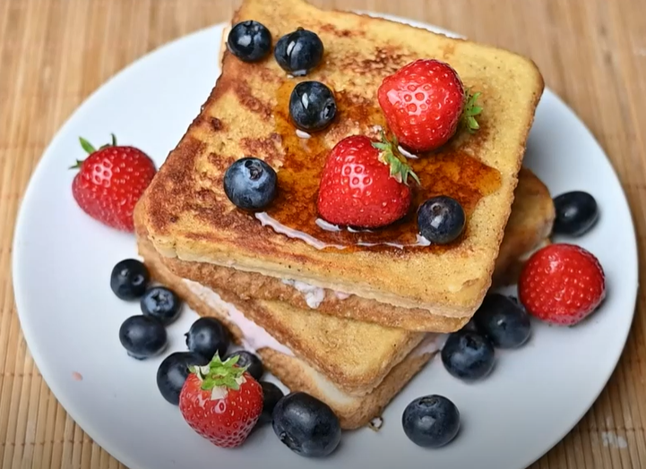 des toasts fourrés aux fraises