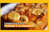 Des-rondelles-de-bananes-sur-un-pudding-de-pain